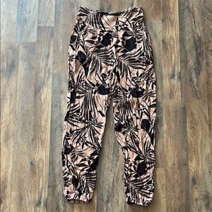 Wild Fable Black and Tan Tropical Print Jogger Pants